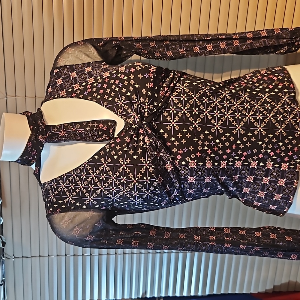 UK Size 6-8 cross wrap top, accentuates bust, transparent sleeves, pussybow tie - Picture 10 of 15